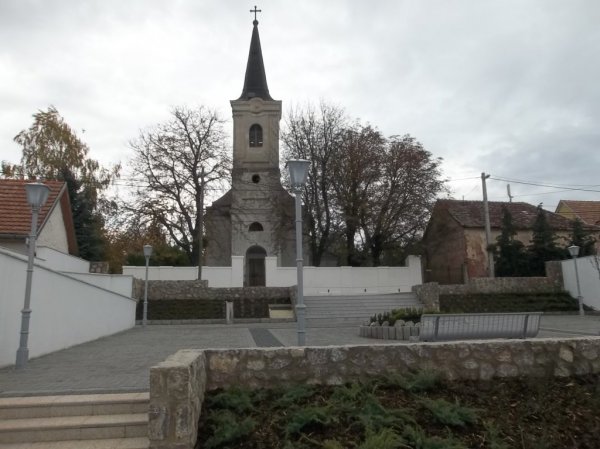 Bírján, Templom tér