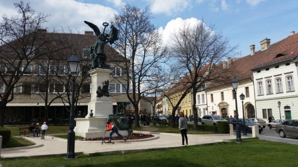 Budapest, I. ker. Honvéd szobor