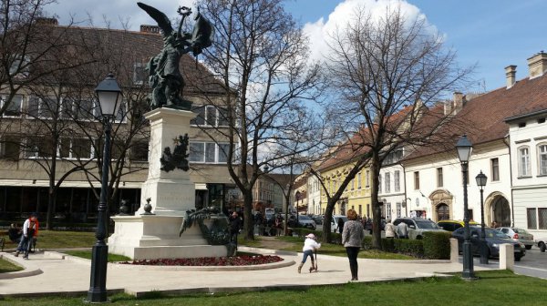 Budapest, I. ker. Honvéd szobor